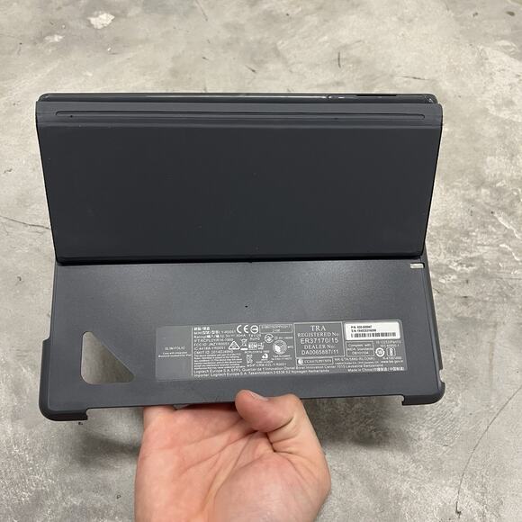 Logitech Slim Folio Keyboard Case for Apple iPad 5th/6th Gen. - Black - Picture 3 of 6